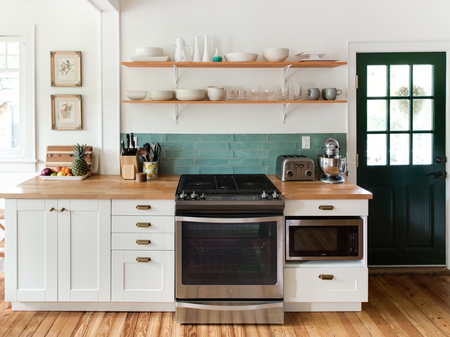 Oven overhead outlet fan